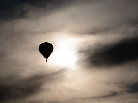Mongolfiera in controluce