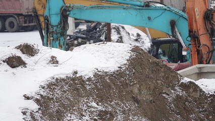 Maszyny ciężkie wykorzystywane w pracach drogowych w okresie zimowym © tomo81