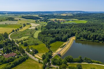 Ausblick auf die Stauseen bei Haselbach im württembergischen Ostalbkreis aus der Vogelperspektive © ARochau