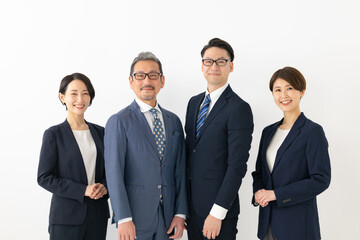 並ぶビジネスマン