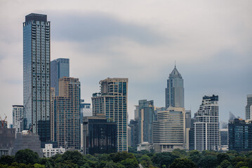 Obraz premium Bangkok skyline with modern skyscrapers and green park, Contemporary cityscape of Thai capital with highrise buildings and urban greenery