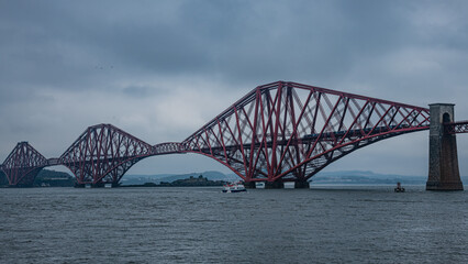 Obraz premium Steel made Firth Of Forth Bridge Edinburgh Scotland Great Britain, UK