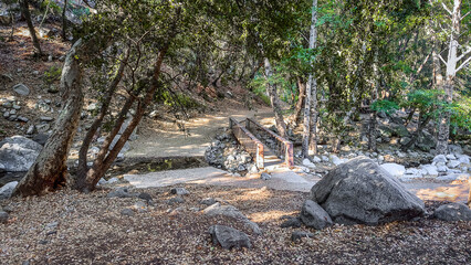Obraz premium View of a bridge over the Arroyo Seco, a seasonal river on the Gabrielino Trail leading to the Switzer Falls in the Los Angeles County