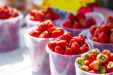 fresh strawberries in a bowl © tanatip