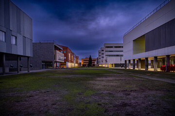Valladolid ciudada europea de Espa&ntilde;a centrla en invierno al anochecer	