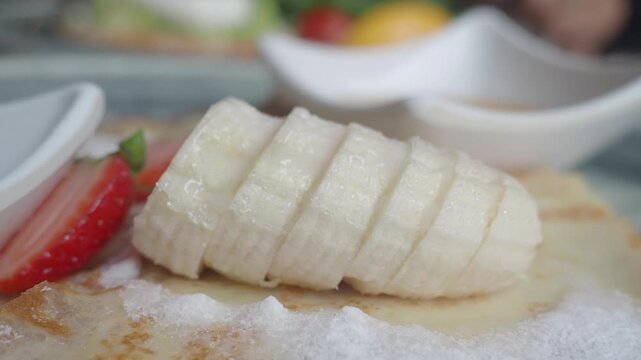 Banana slices on flatbread with sauce in a restaurant