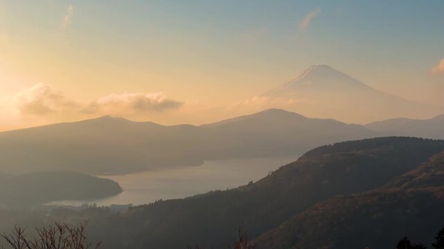 富士山と芦ノ湖の夕景、大観山展望台より望む