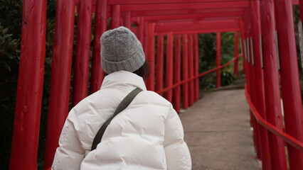 元乃隅神社と女性