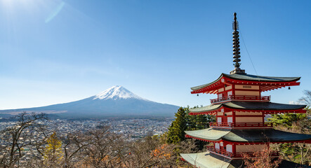Fototapeta premium Mount Fuji, the iconic symbol of Japan, during the season of autumn foliage, a period of exceptional beauty.kawaguchiko,japan.