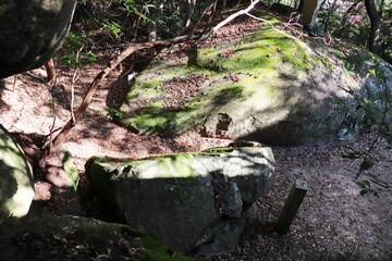 Obraz premium 岡山県総社市 鬼ノ城周辺 鬼の差し上げ岩