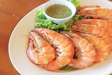 Bright steamed shrimp with Thai seafood sauce, simplicity crowned with flavor Thai cuisine, steamed shrimp, prawns, seafood dish