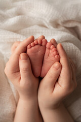 newborn baby feet in maothers hands