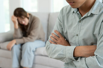 Obraz premium Divorce and quarrels. couples are desperate and disappointed after marriage. Husband and wife are sad, upset and frustrated after quarrels. distrust, love problems, betrayals. family problem.