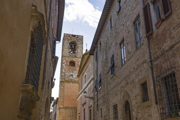 Obraz premium Il campanile del Duomo a Colle in Val d’Elsa nella provincia di Siena