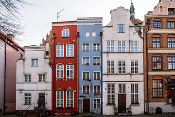 Colorful historic tenement houses on Świętego Ducha Street in Gdańsk, Poland. © Andrea Tabaro