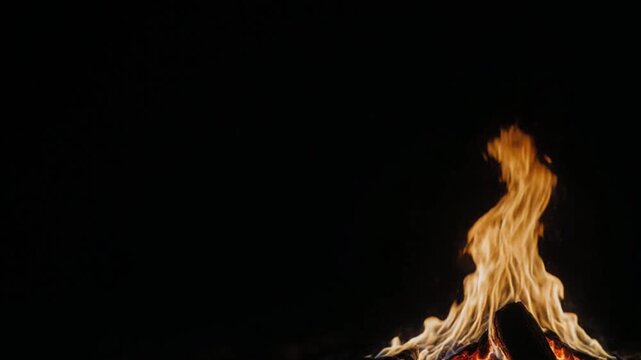 映画のエンドロール用：右側に寄せて余白を作った火の粉