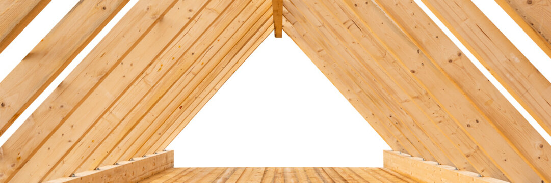 Dachstuhl mit Holzbalken in einem Neubau isoliert als Freisteller &uuml;ber transparentem Hintergrund