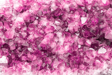 Obraz premium Amethyst pink crystals. Gems. Mineral crystals in the natural environment. Texture of precious and semiprecious stones. Seamless background with copy space colored shiny surface of precious stones.