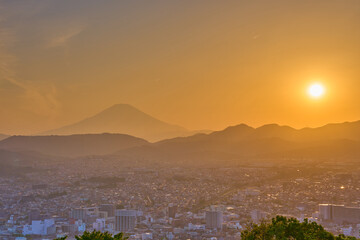 神奈川県秦野市の権現山からの夕景(秦野市街,富士山など)