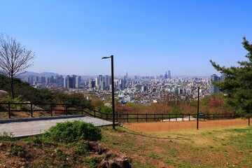Fototapeta premium Seoul cityscape in South Korea. City landscape of Jung district (Jung-gu), with Cheongpa-dong neighborhood and Yongsan district. Namsan Park in foreground.
