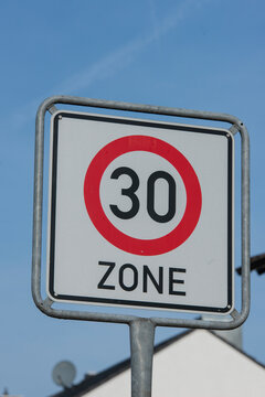 Zone 30 - Strassenschild