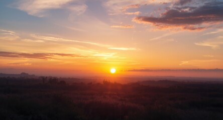 Obraz premium Sunrise scene showcasing a vibrant and calm early day