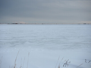 真っ白になった海面