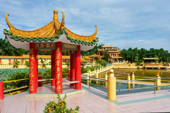 Seen Hock Yeen, Well-known Confucius Temple for bringing luck to students, Kiosk and bridge, Chemor, Perak, Malaysia