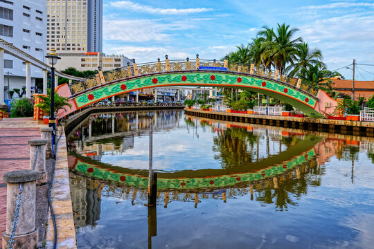 Jambatan Morten old bridge on the Malacca or Melaka river, Malacca, Malaysia