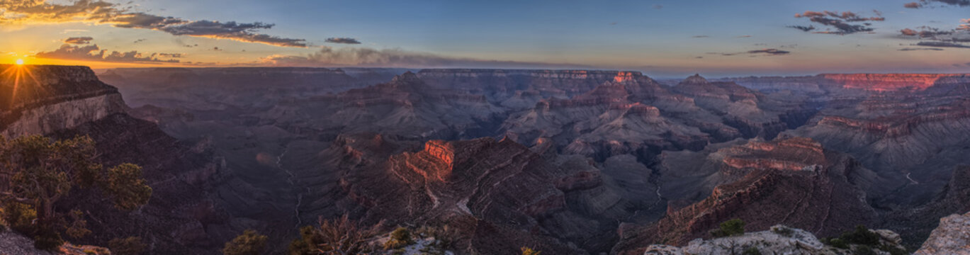 Smoke from the Dragon Bravo wildfire burning on the North Rim of Grand Canyon, Arizona, USA
