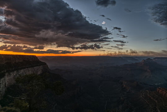 Smoke from the Dragon Bravo wildfire burning on the North Rim of Grand Canyon, Arizona, USA