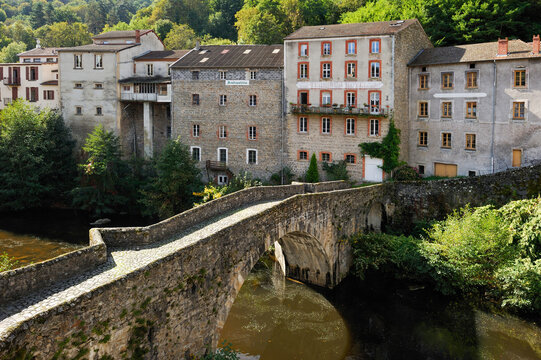 Village of Olliergues on the Dore river, Livradois-Forez Regional Nature Park, Puy-de Dome department, Auvergne region, France, Europe