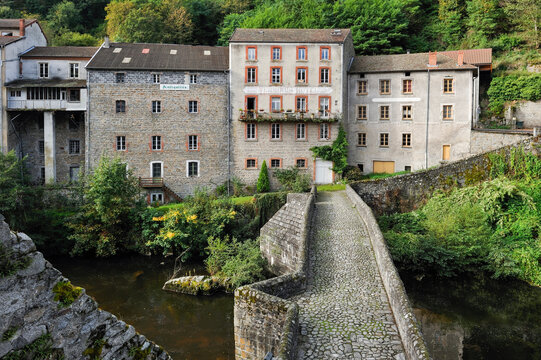 Village of Olliergues on the Dore river, Livradois-Forez Regional Nature Park, Puy-de Dome department, Auvergne region, France, Europe