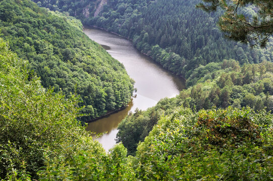 Lake of Fades-Besserve bisected by the Sioule River, Puy-de-Dome department, Auvergne-Rhone-Alpes region, France, Europe