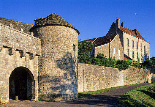 Porte du Val, Flavigny-sur-Ozerain, Cote-d'Or department, Burgundy region, France, Europe