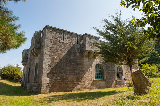 Small fort on Tristan Island off Douarnenez, Finistere department, Brittany region, France