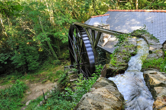 Watermill of Keriolet, Pointe du Millier, Cap Sizun, Finistere department, Brittany region, France