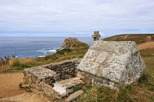 Saint-They fountain, Pointe du Van, Cap Sizun, Finistere department, Brittany region, France