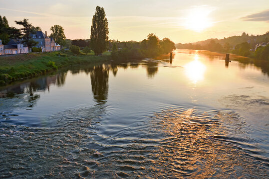 The Loire River at Amboise, Touraine, department of Indre-et-Loire, Centre-Val de Loire region, France, Europe