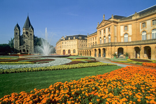 Flower bed in front of the Opera-Theater, Comedy square on Petit Saulcy island, Metz, Moselle department, Lorraine region, France, Europe