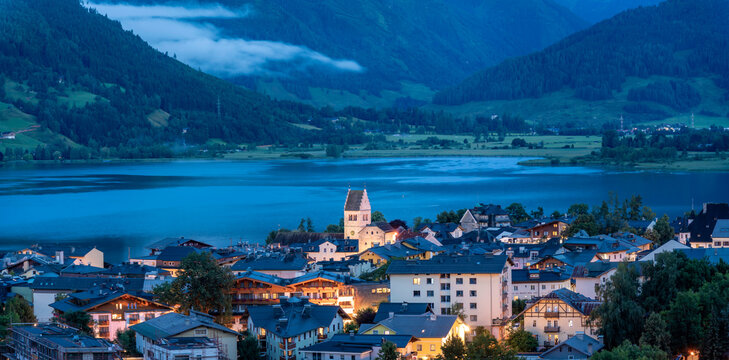Elevated view of Zell am See and Lake Zell at dusk, Zell am See, Salzburg, Austria, Europe