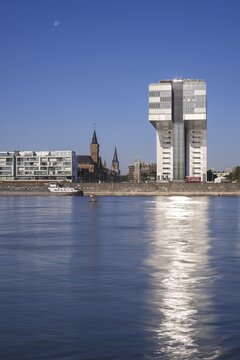 Rhein und Kranhaus S&uuml;d, Rheinauhafen, Cologne, North Rhine-Westphalia, Germany