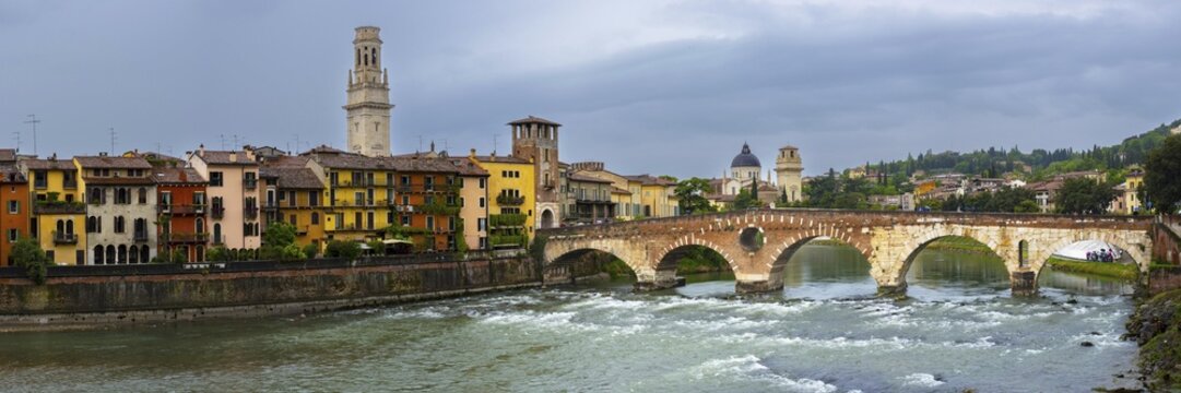 Old Town with the River Etsch, Ponte Pietra, Verona, Etsch Valley, Veneto, Italy
