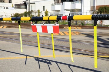 閉まっている状態の遮断機