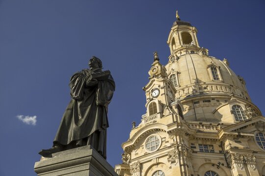Martin Luther Monument, behind it the Church of Our Lady, Neumarkt, Dresden, Saxony, Germany