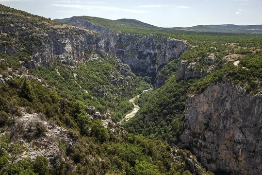 View into the Verdon Gorge at Belvedere de Bau Beni, Grand Canyon du Verdon, D&eacute;partement Alpes-de-Haute-Provence, Provence, France