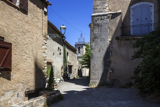 Alley in Esparron-de-Verdon, Provence-Alpes-C&ocirc;te d'Azur, Provence, France