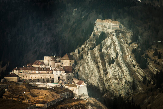 Ch&acirc;teau de Joux vu du ciel