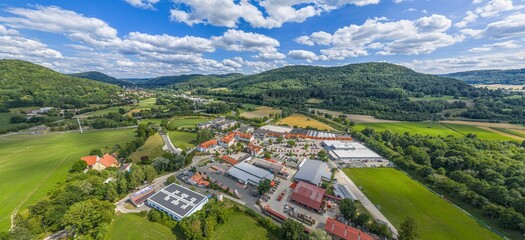 Das Pegnitztal bei Pommelsbrunn-Hohenstadt in der Hersbrucker Alb aus der Vogelperspektive