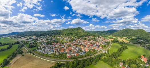 Das Pegnitztal bei Pommelsbrunn-Hohenstadt in der Hersbrucker Alb aus der Vogelperspektive
